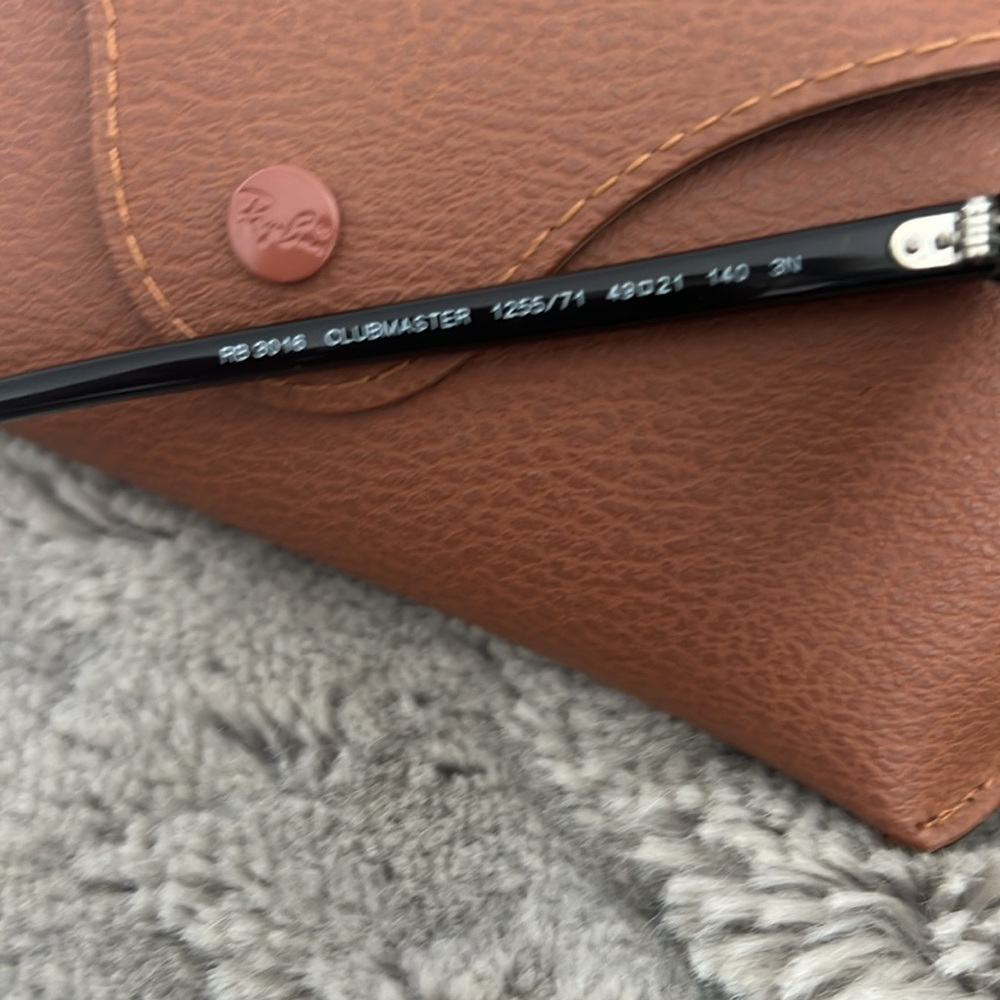 Ray-Ban Sunglasses Clubmaster RB3016 - Picture 3 of 3